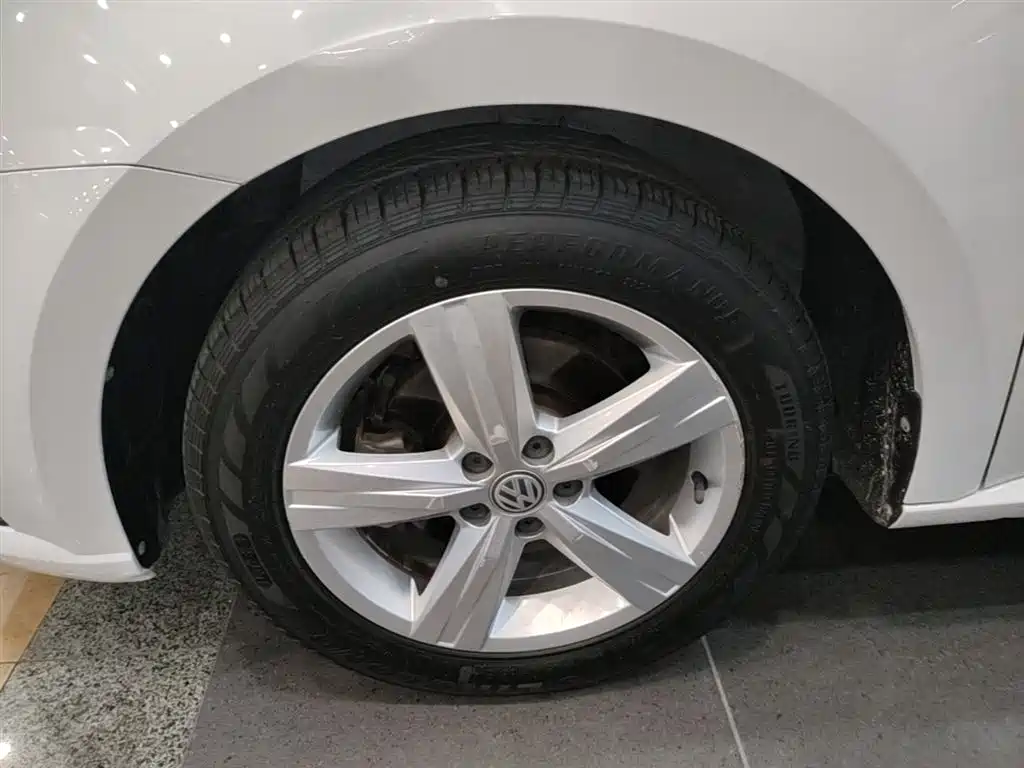 Volkswagen Lavida 2017 1.6L Automatic Trend Edition фото 23