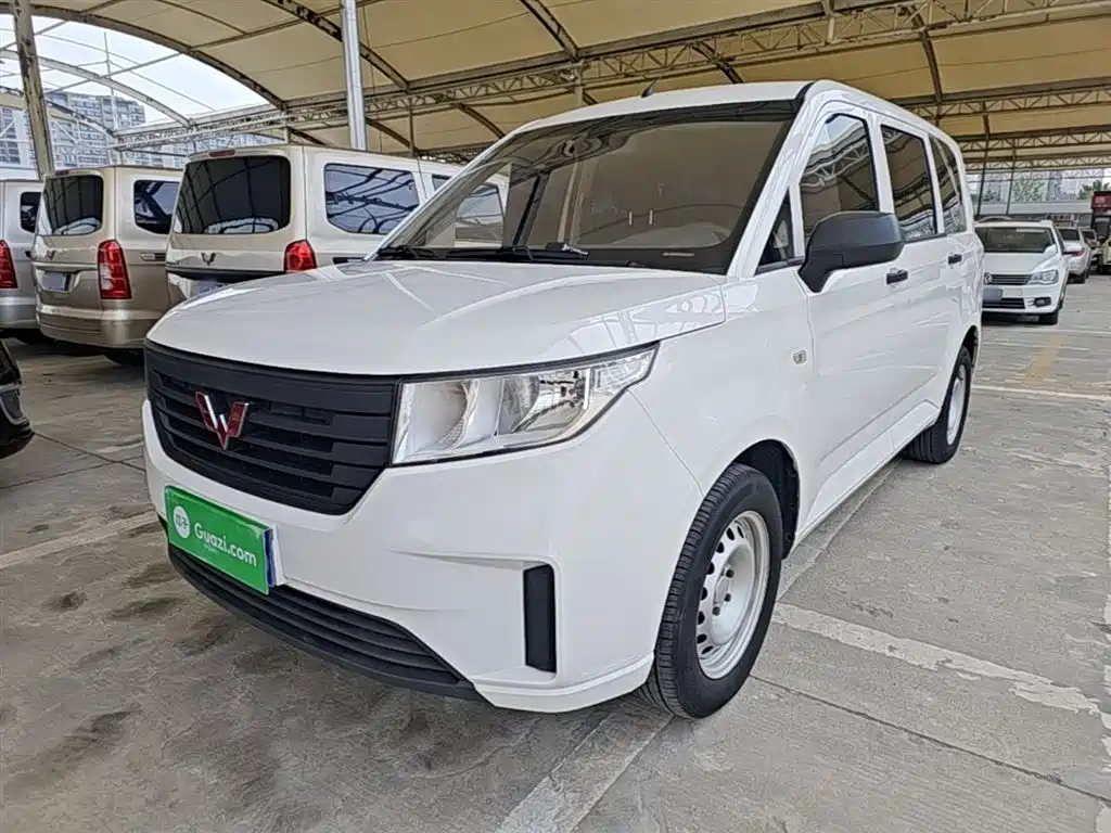 Wuling Motors Wuling Hongguang PLUS 2020 1.5L Manual Standard 5-seater