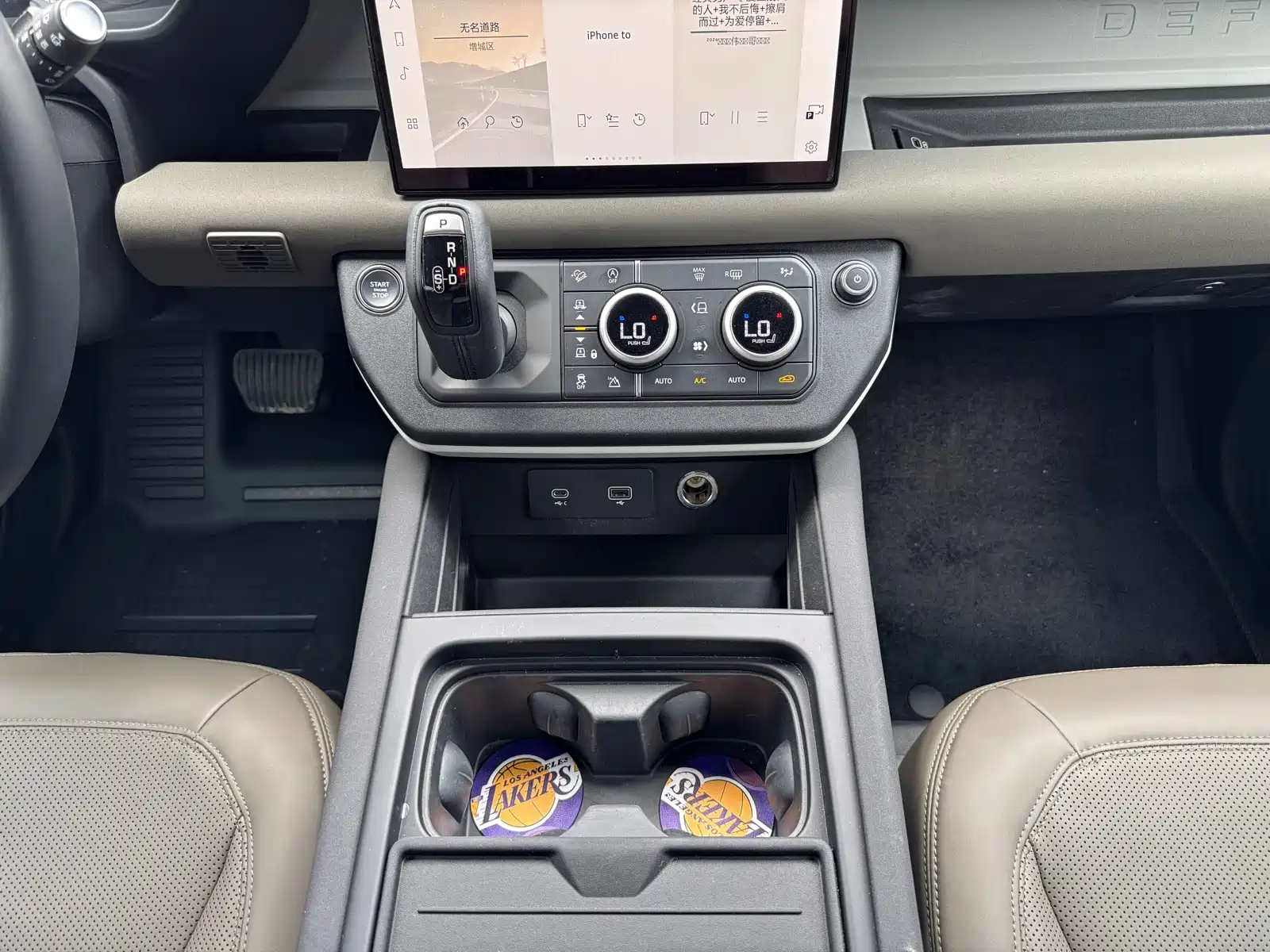 Photo 14 - Land Rover Defender