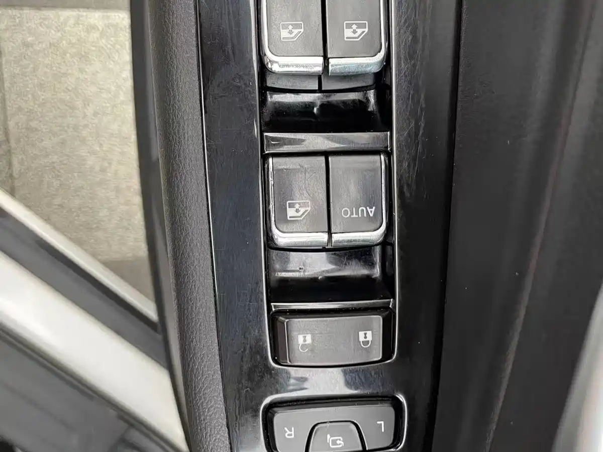 Baojun 730 2020 2019 1.5T CVT Flagship Edition 7-Seater China VI