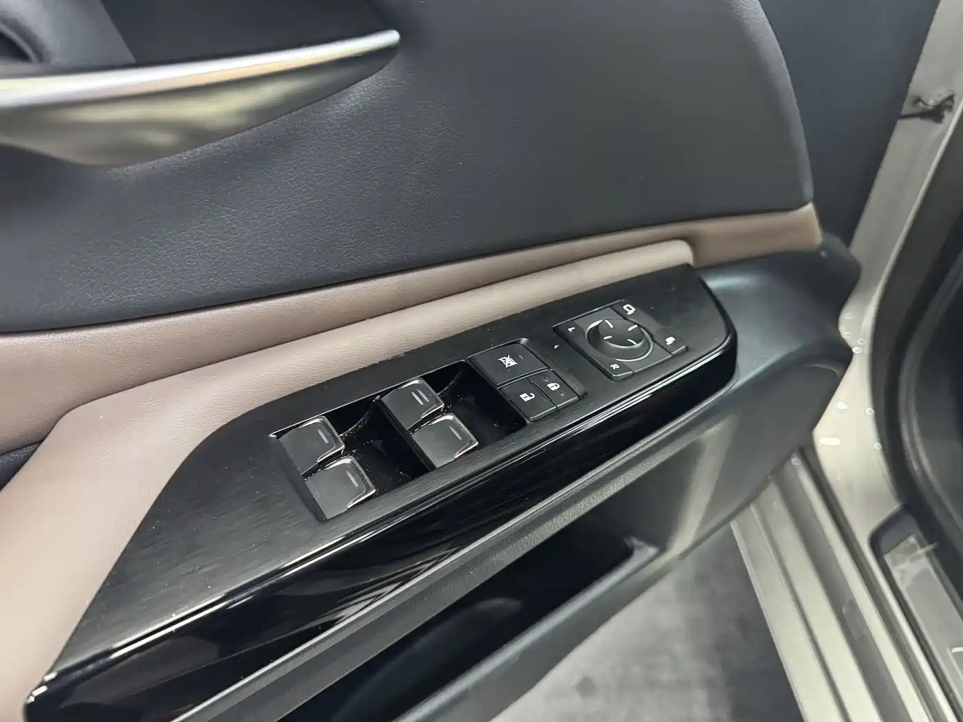 Lexus ES 2022 200 Excellence Edition фото 12
