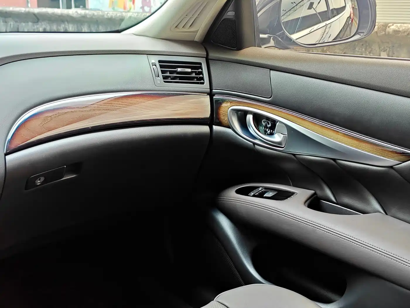 Фото 12 - Infiniti Q70