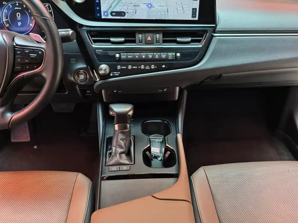 Lexus ES 2023 200 Excellence Edition фото 12