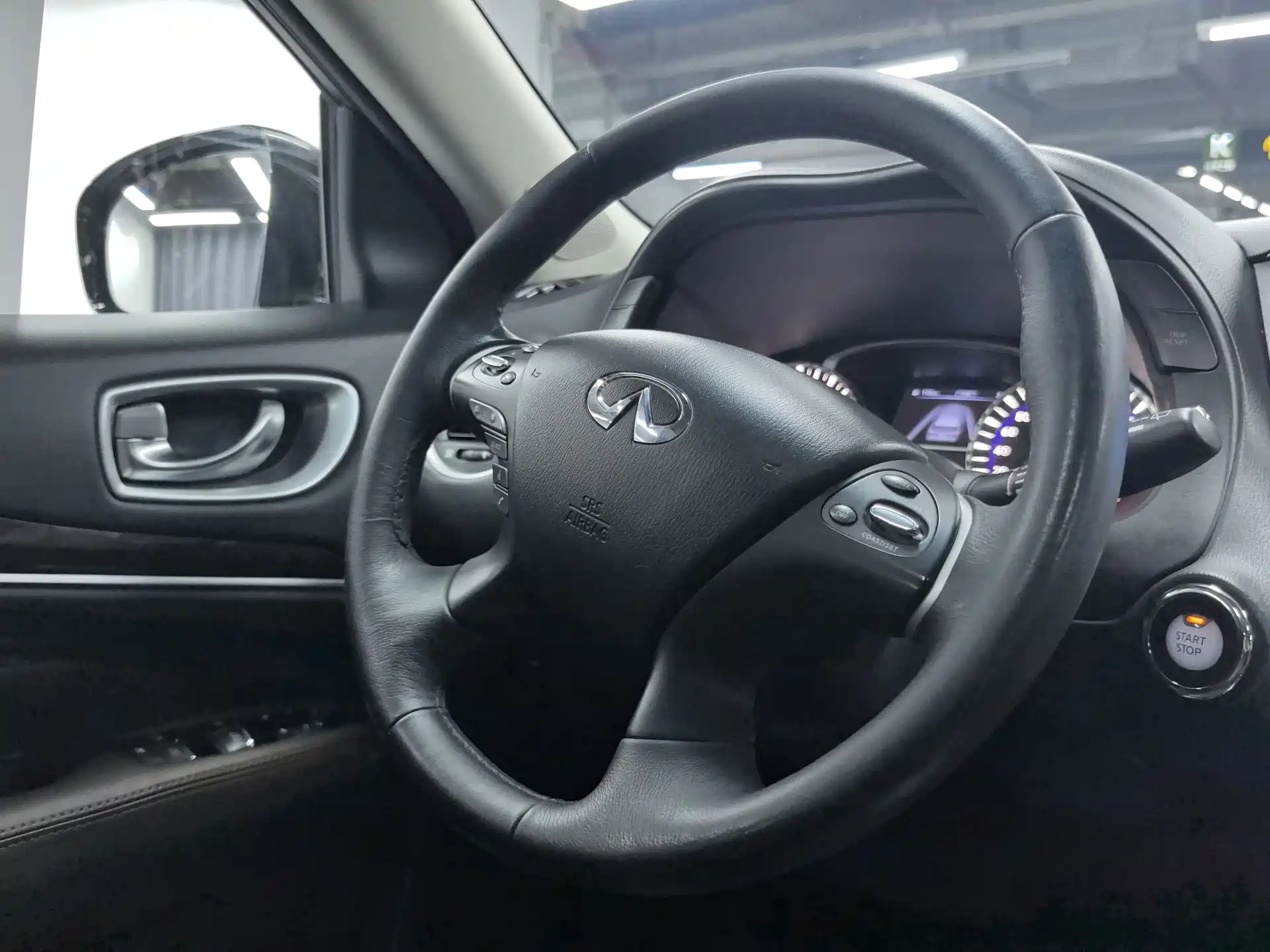 Photo 10 - Infiniti QX60 (Import)