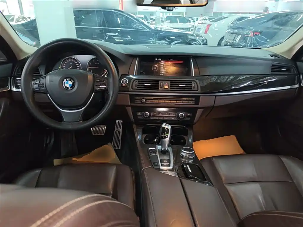 BMW 5 Series 2014 525Li Luxury Design Package фото 10
