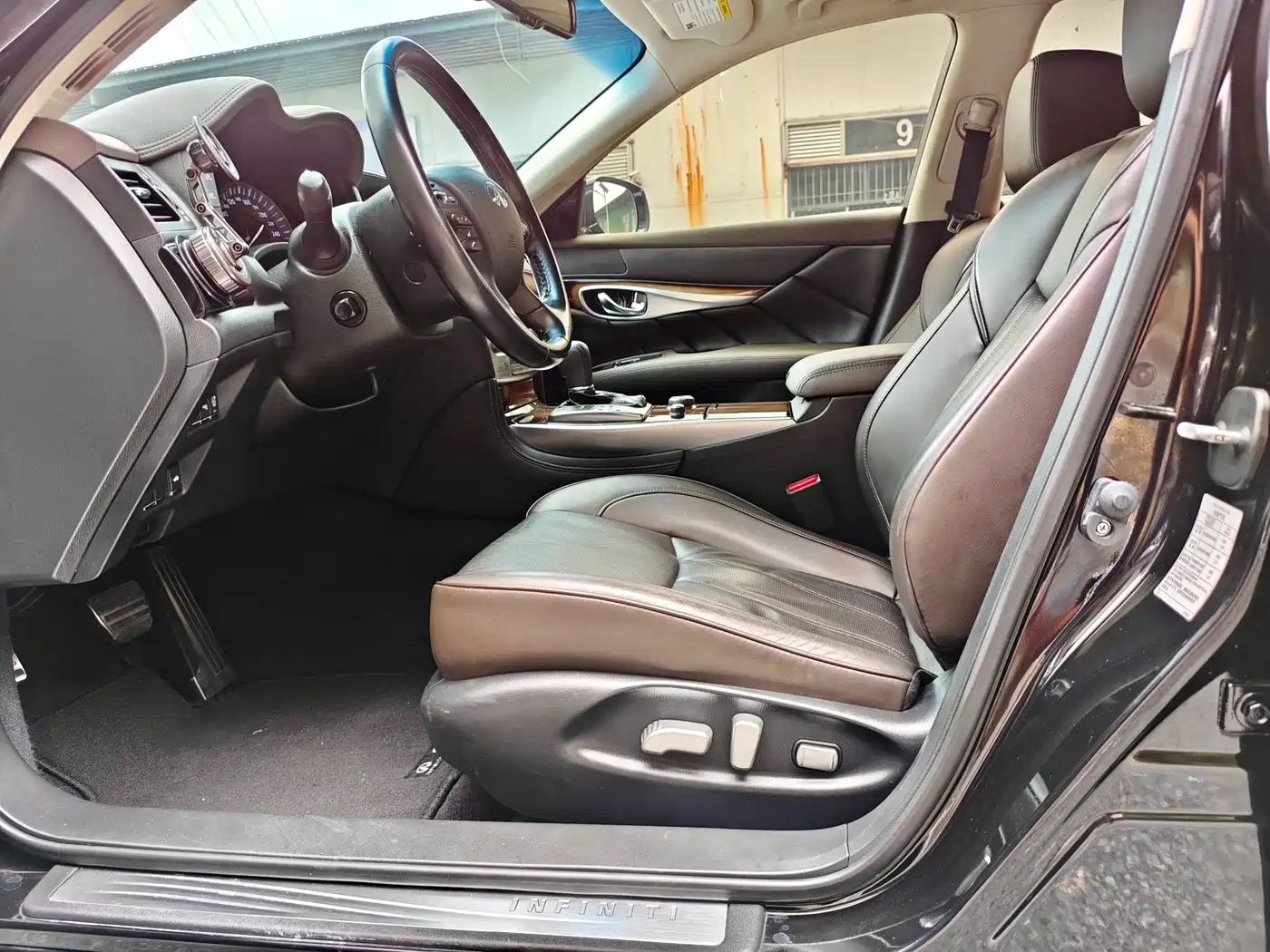 Фото 16 - Infiniti Q70