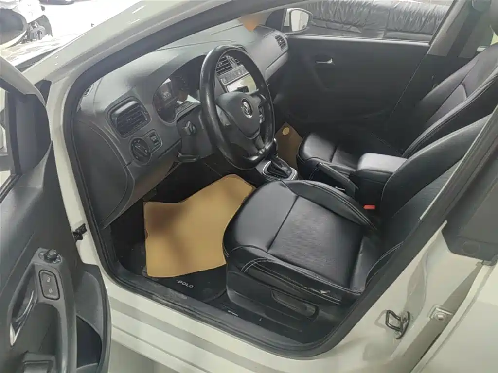 Volkswagen Polo 2018 1.5L Auto Safe Drive фото 16