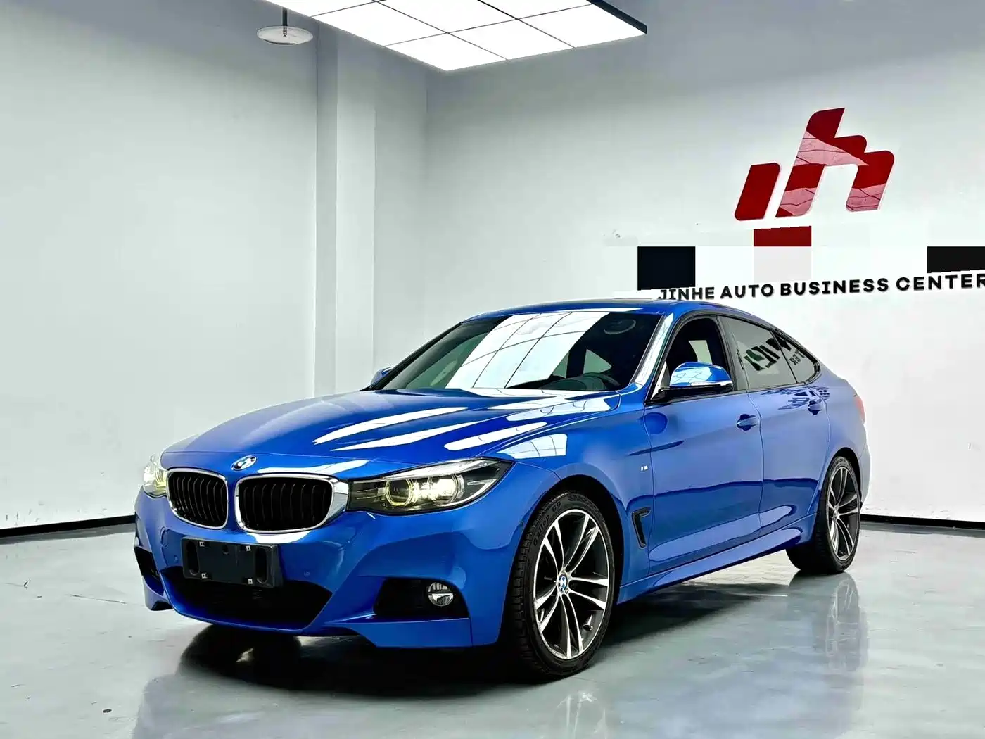 BMW 3 Series GT 2018 330i xDrive M Sport