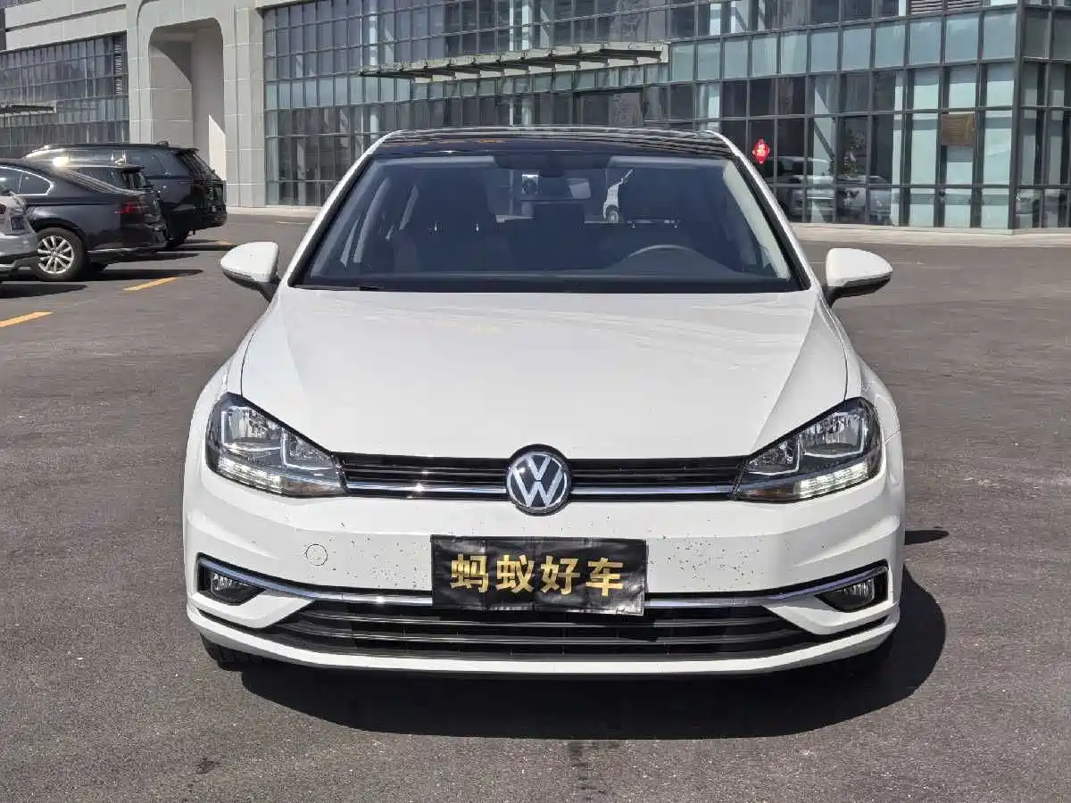 VOLKSWAGEN GOLF