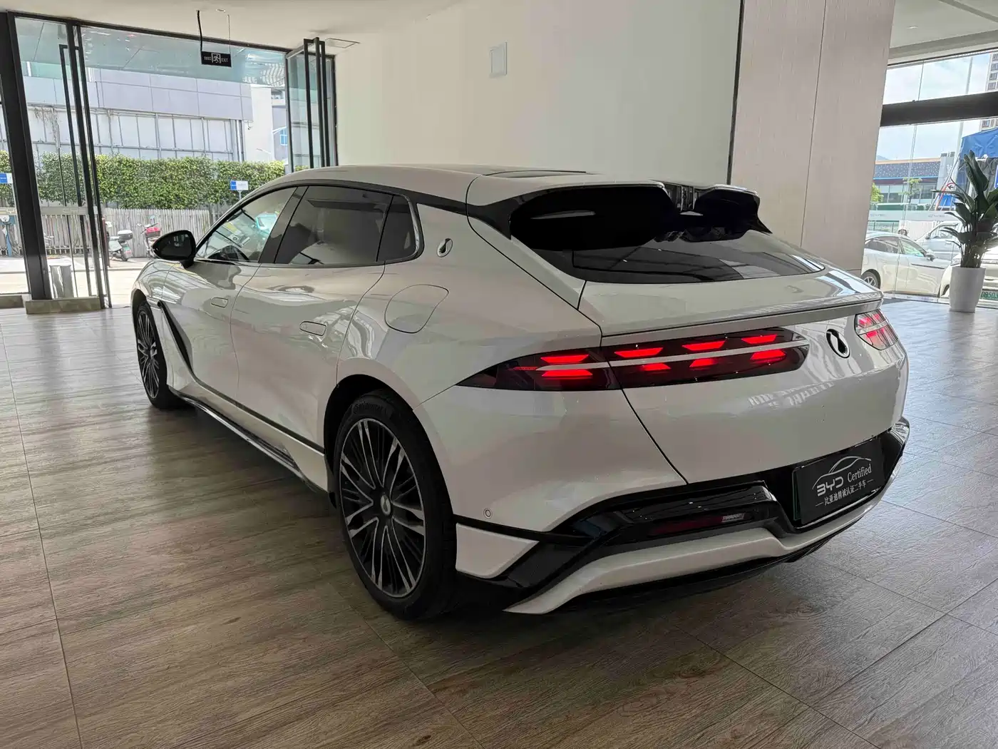 Denza Z9GT 2024 1100 AWD Ultra Edition фото 8