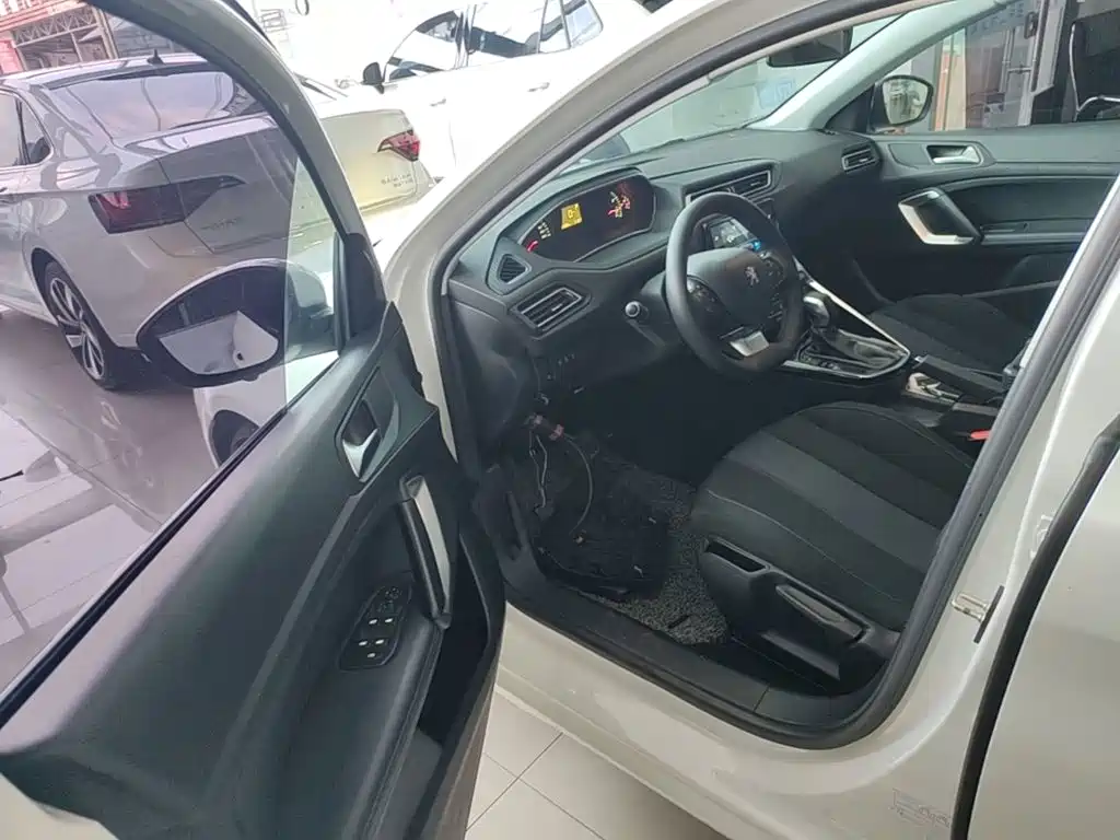 Peugeot 308 2018 2018 1.6L Auto Luxury Edition