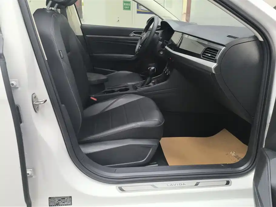 Volkswagen Lavida 2021 1.5L Auto Comfort Edition фото 8