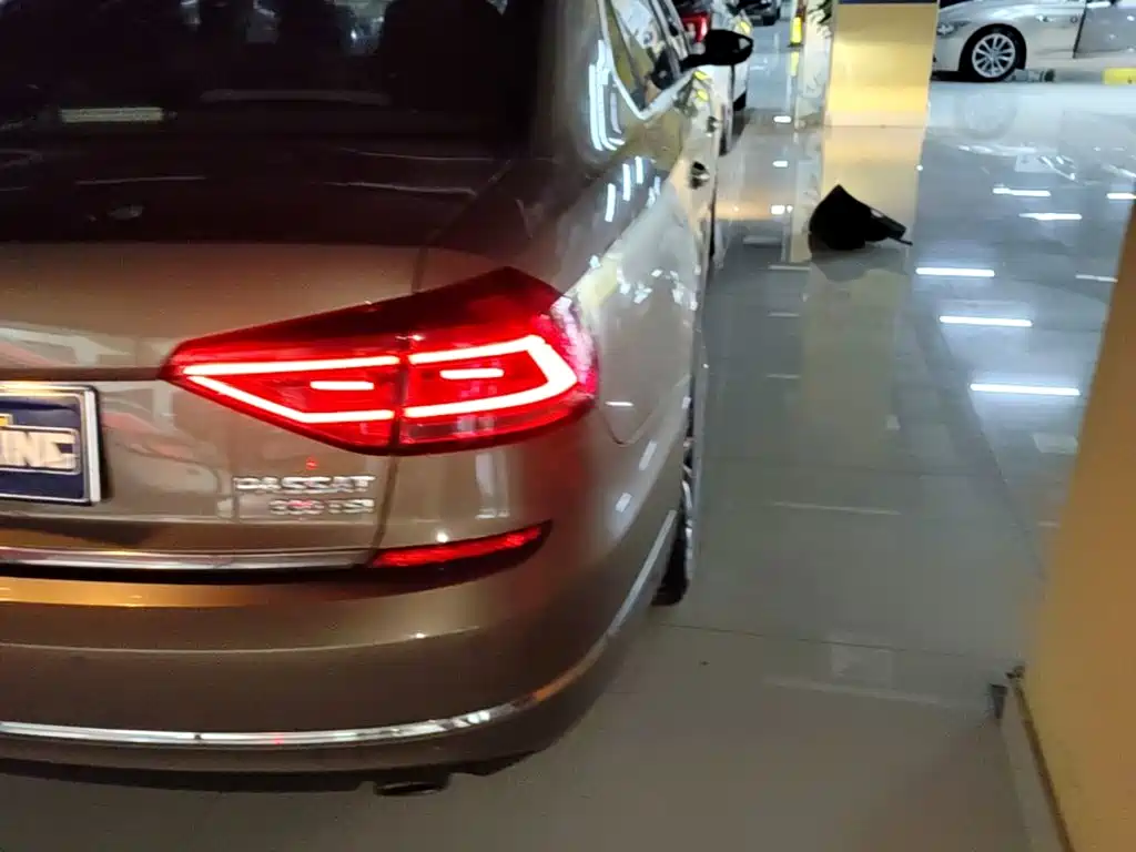 Фото 8 - Volkswagen Passat