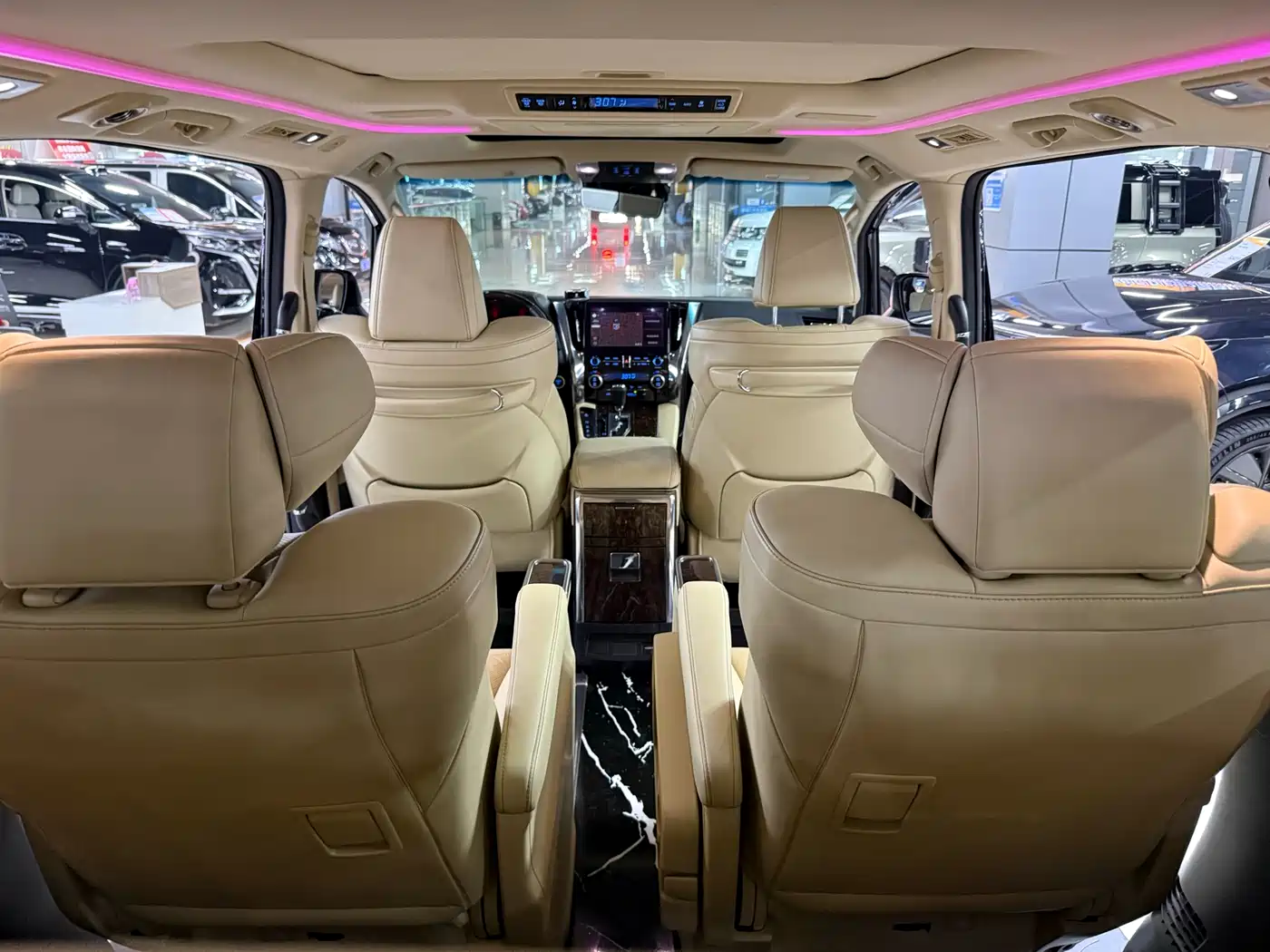 Toyota Alphard 2021 Hybrid 2.5L Luxury фото 18