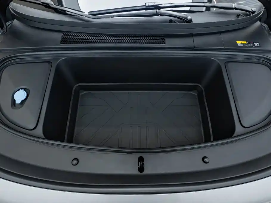 Li Auto i6 2026 2025 2WD Base Model