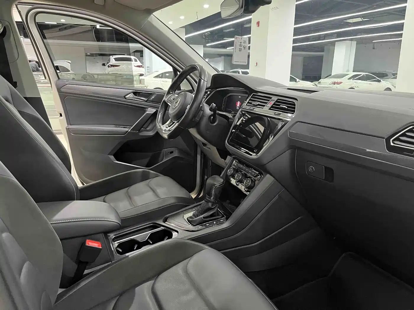 Volkswagen Tiguan L 2021 330TSI Automatic 2WD Smart фото 7