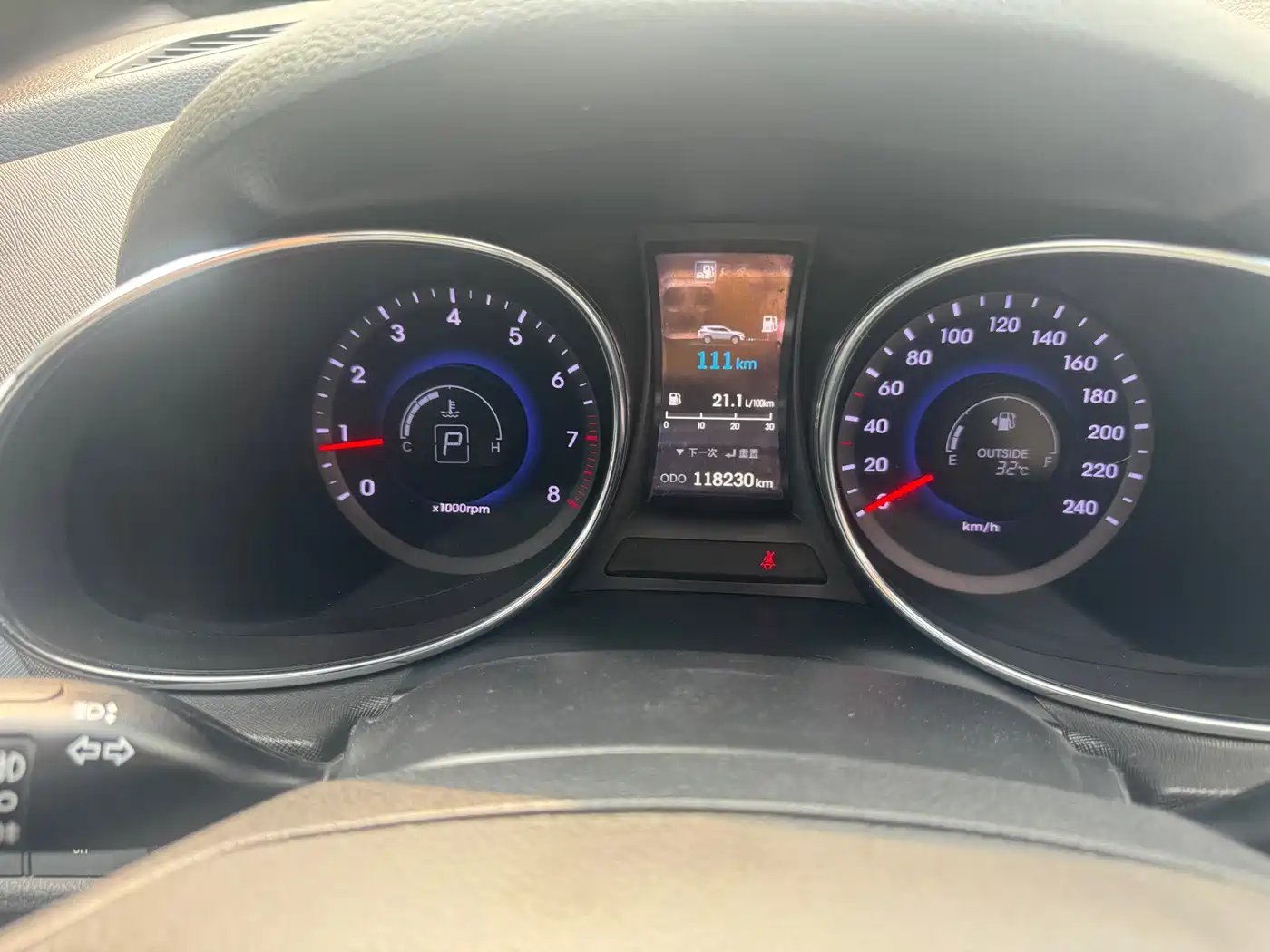 Hyundai Santa Fe 2015 2.4L Automatic 4WD Smart 5-seater фото 16