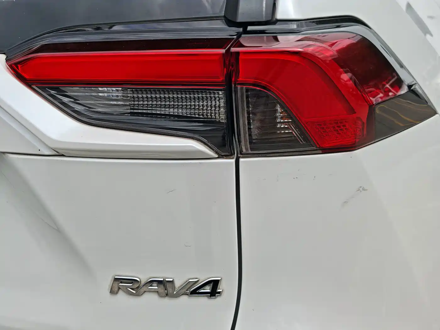 Фото 9 - Toyota RAV4