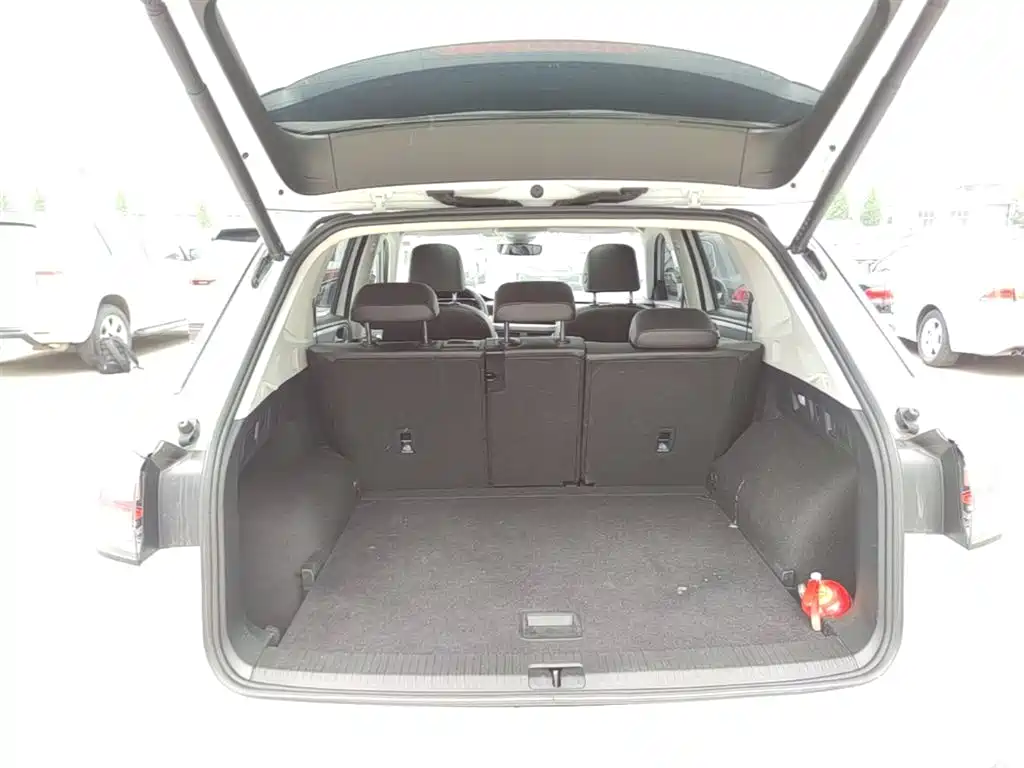 Volkswagen Tayron 2024 300TSI 2WD Luxury Plus Advanced фото 19
