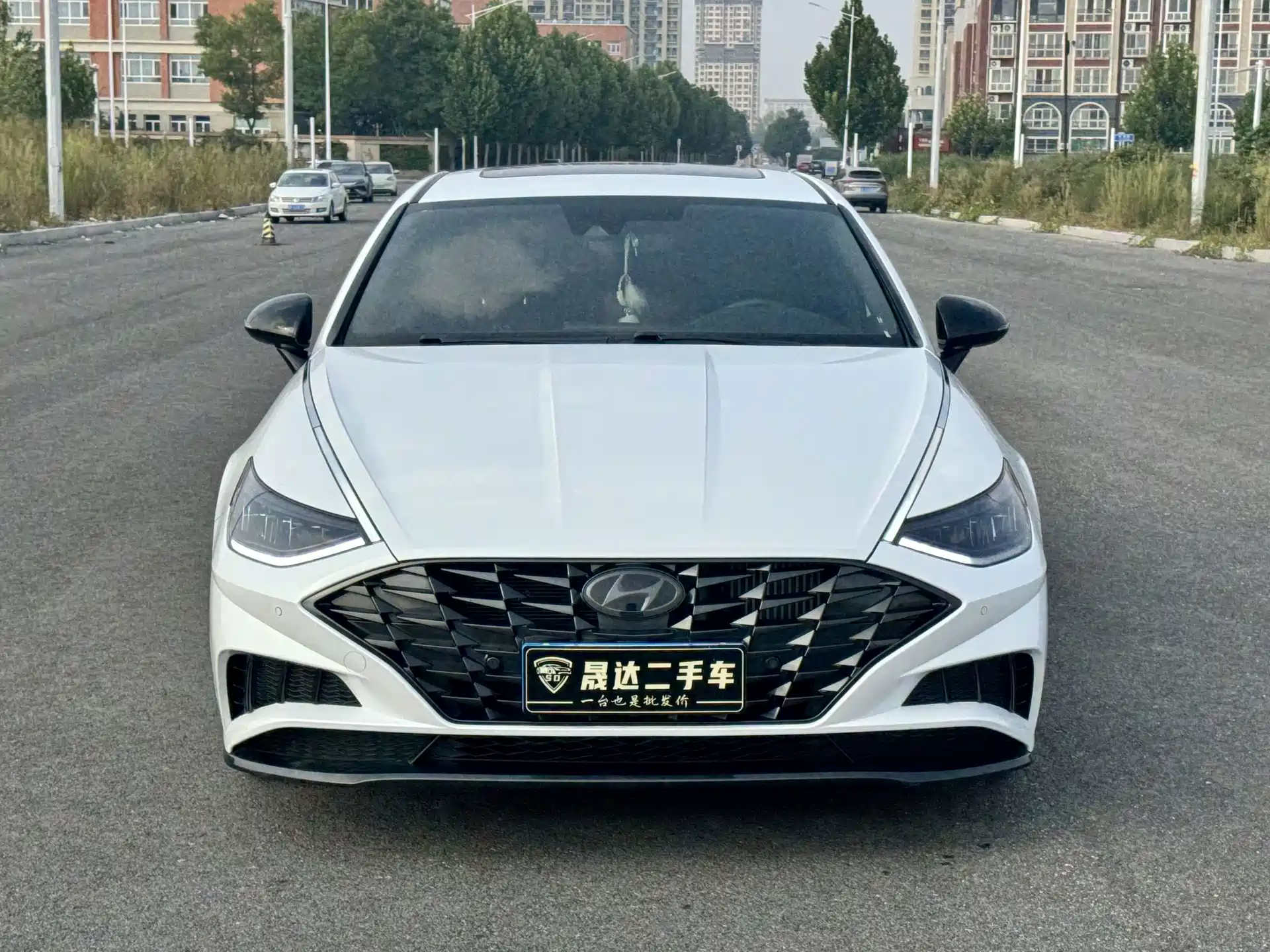Photo 2 - Hyundai Sonata