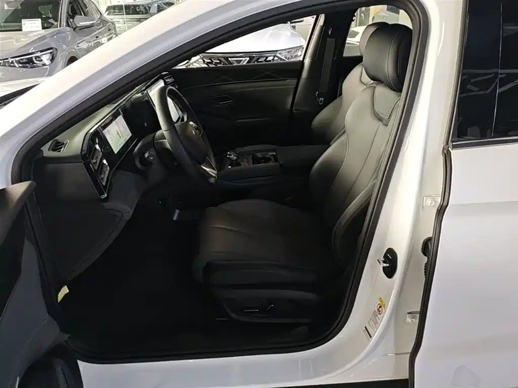 BYD Qin L 2024 DM-i 80KM Superior фото 15