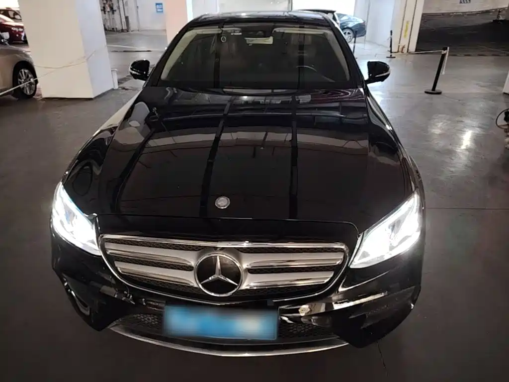 Photo 3 - Mercedes-Benz E-Class