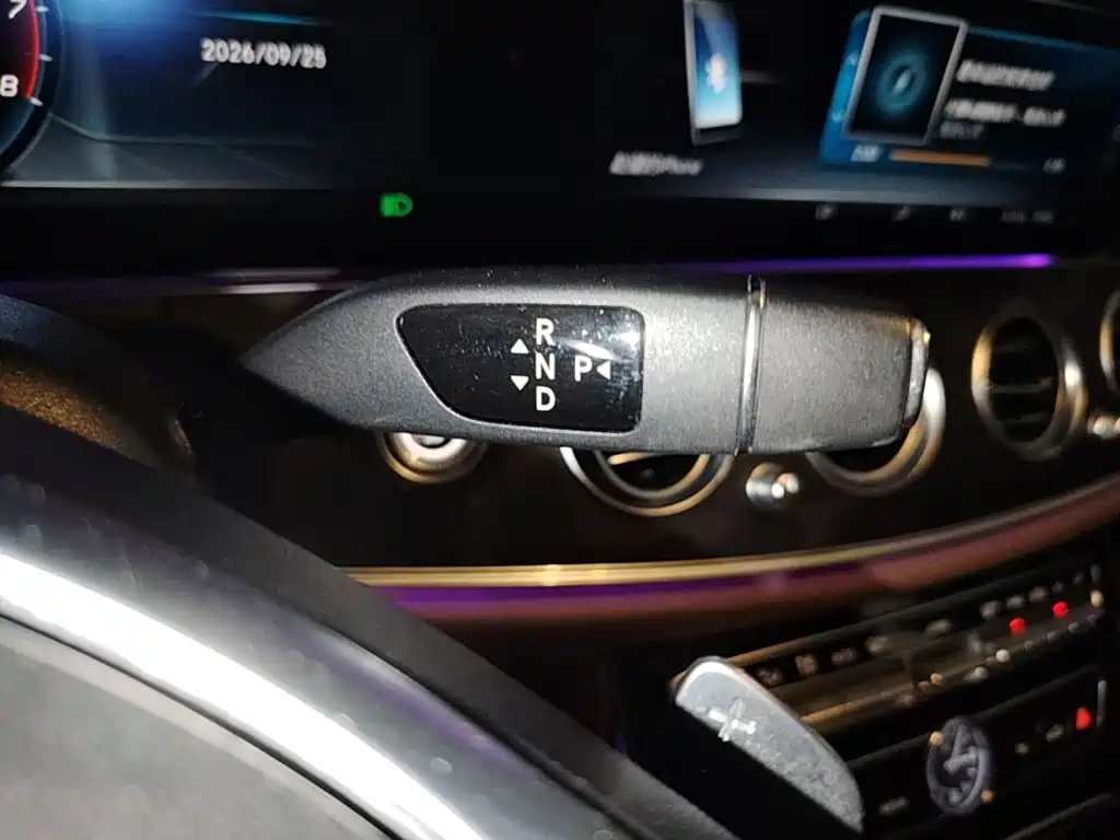 Photo 14 - Mercedes-Benz E-Class