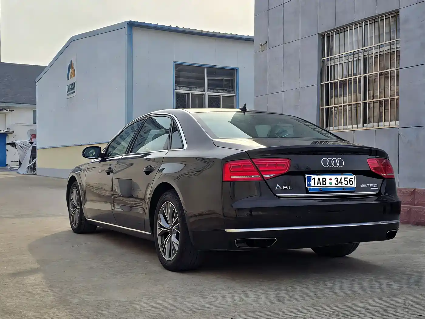 Audi A8 2013 A8L 45 TFSI quattro Comfort фото 6