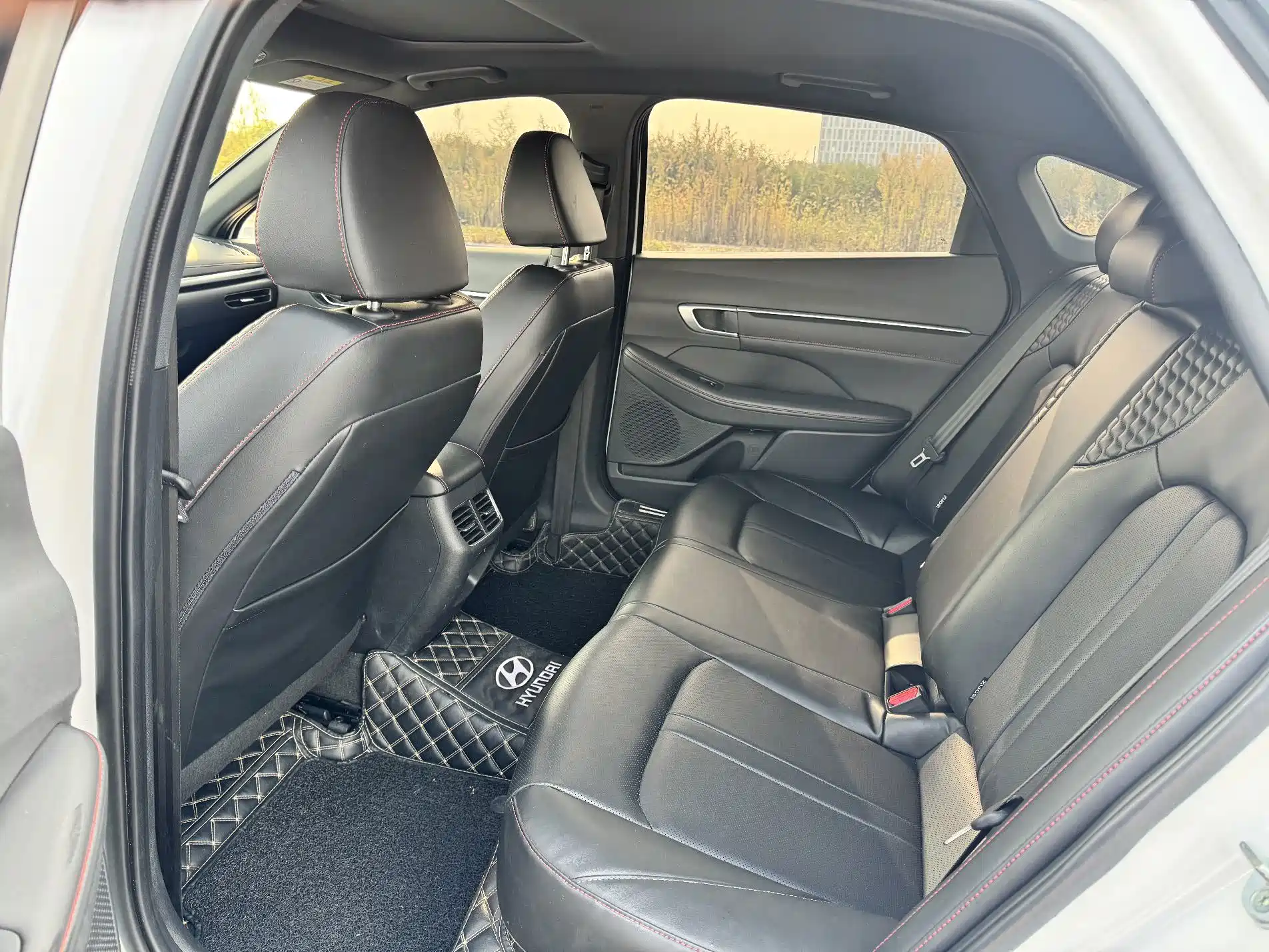 Photo 5 - Hyundai Sonata