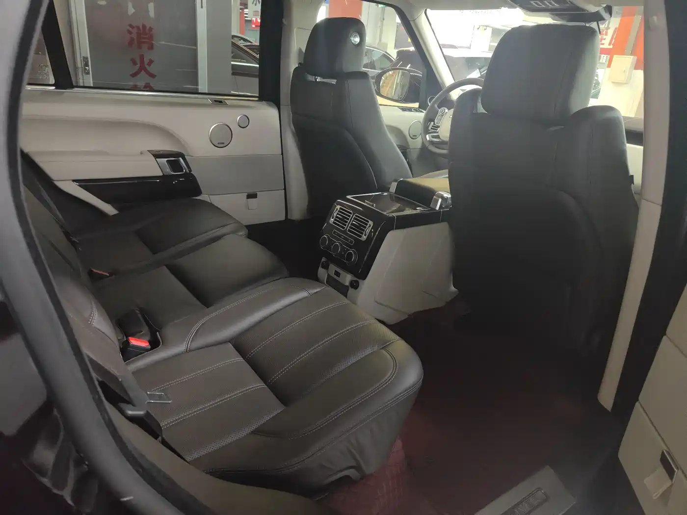 Фото 9 - Land Rover Range Rover