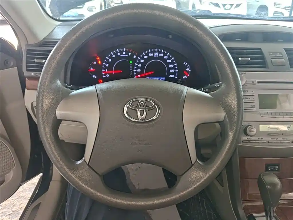 Toyota Camry 2013 200E Classic Elite Edition фото 11