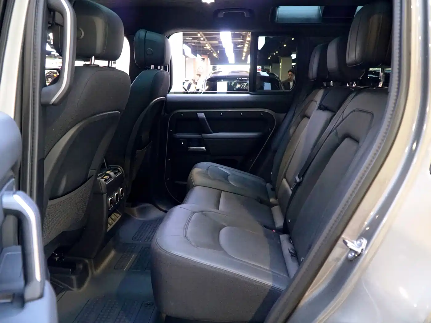 Land Rover Defender 2025 110 3.0T P400 X фото 6