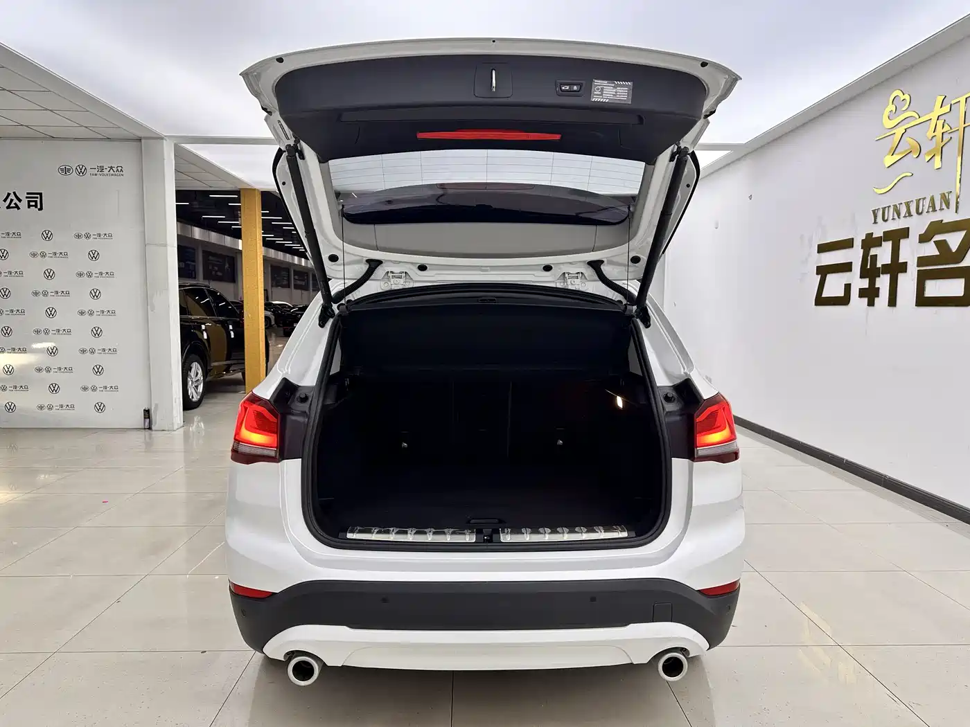 BMW X1 2022 sDrive25Li Leading фото 11