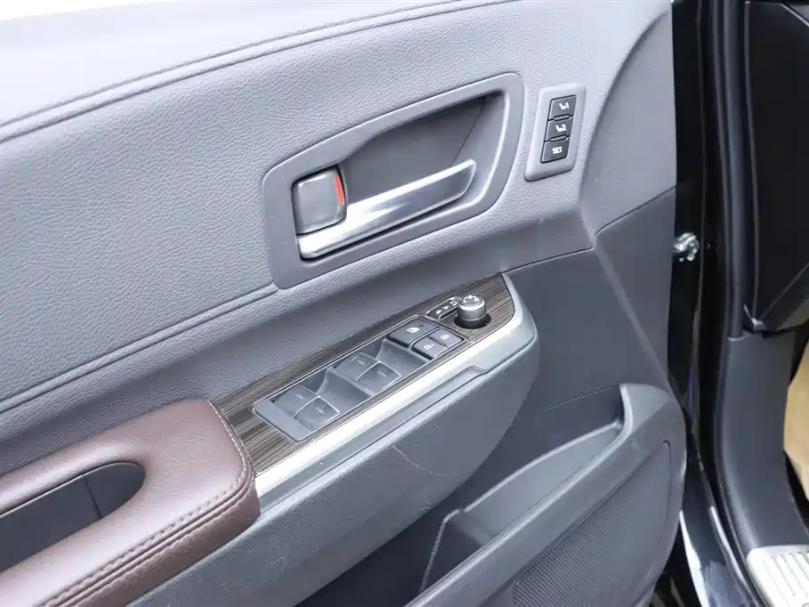 Toyota Sienna 2021 2.5L Hybrid Platinum Edition фото 12