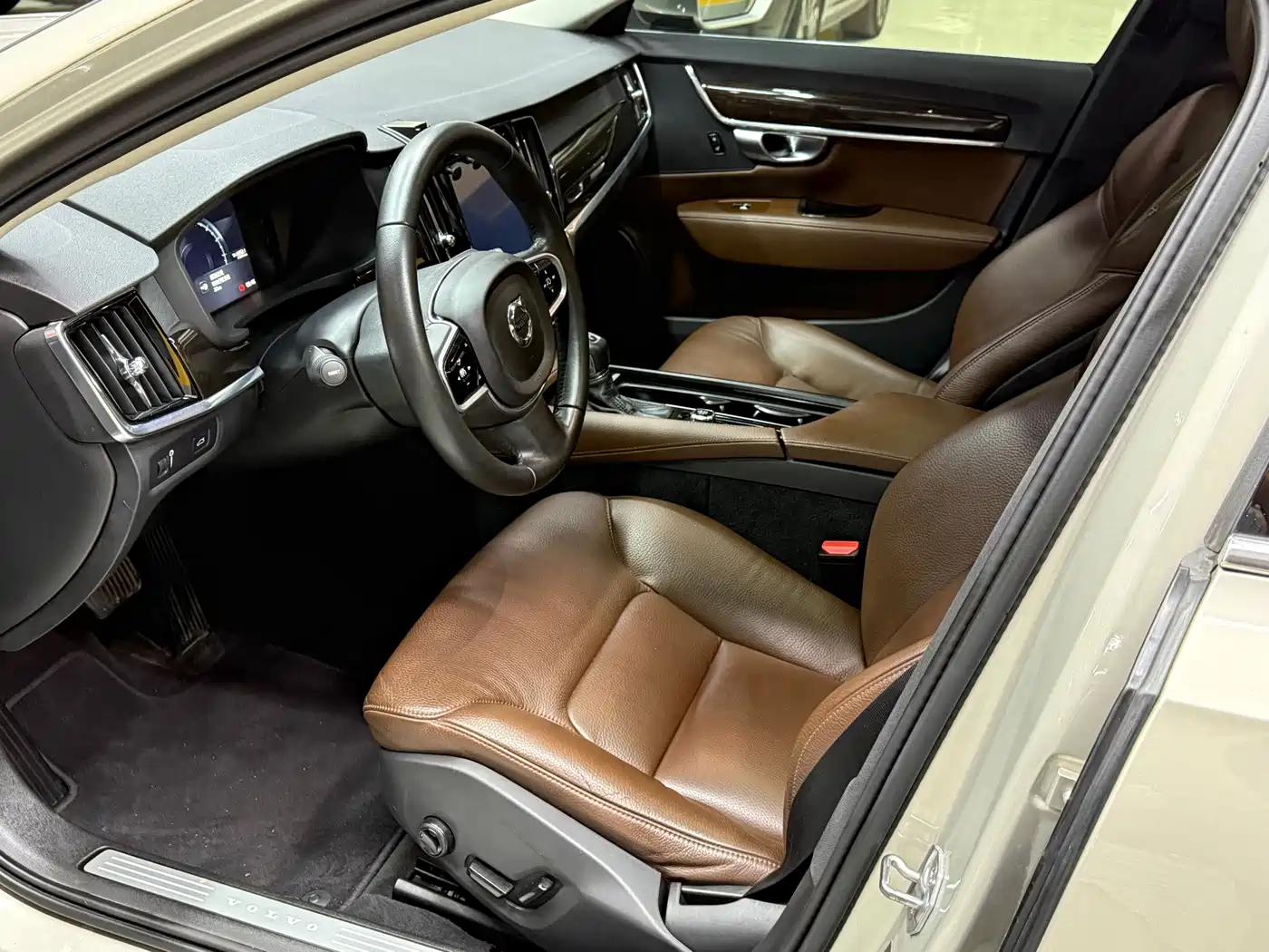 Фото 9 - Volvo S90