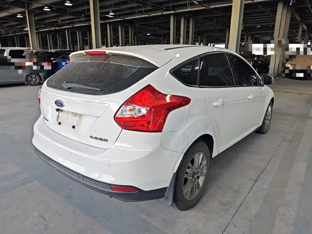 Фото 7 - Ford Focus