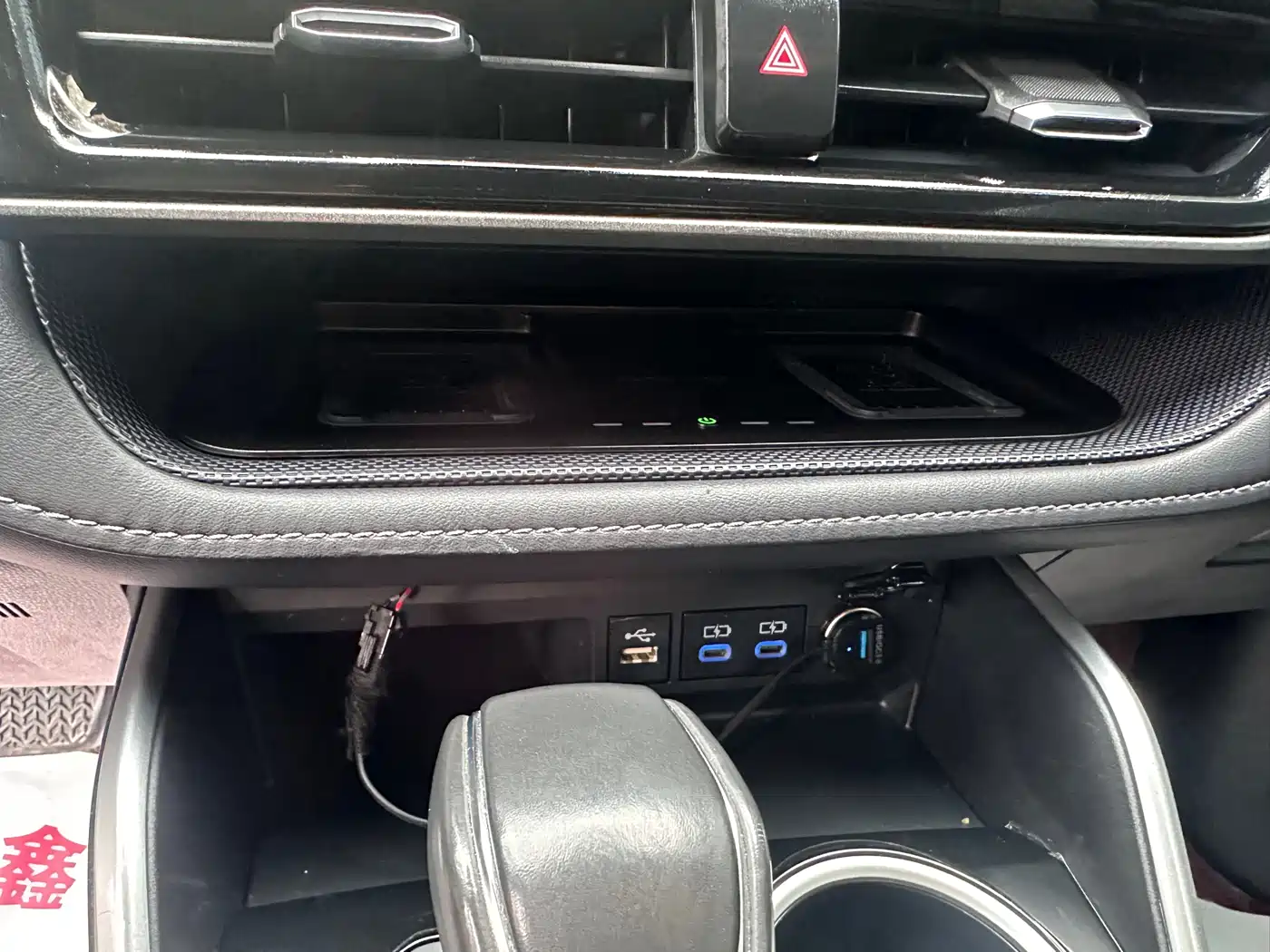 Toyota Highlander 2022 Model Dual Engine 2.5L 4WD Premium Edition 7-Seater фото 9