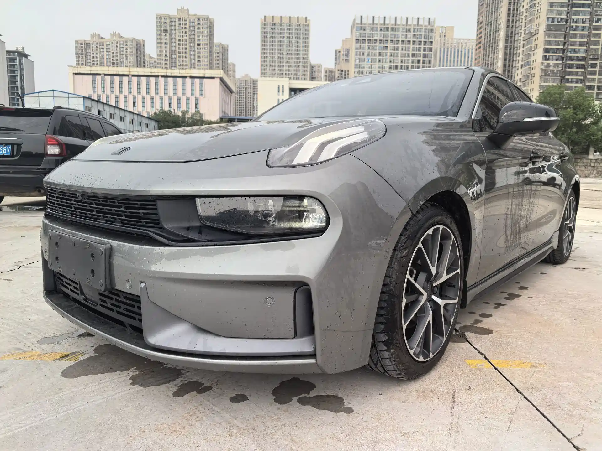 Photo 1 - Lynk & Co 03