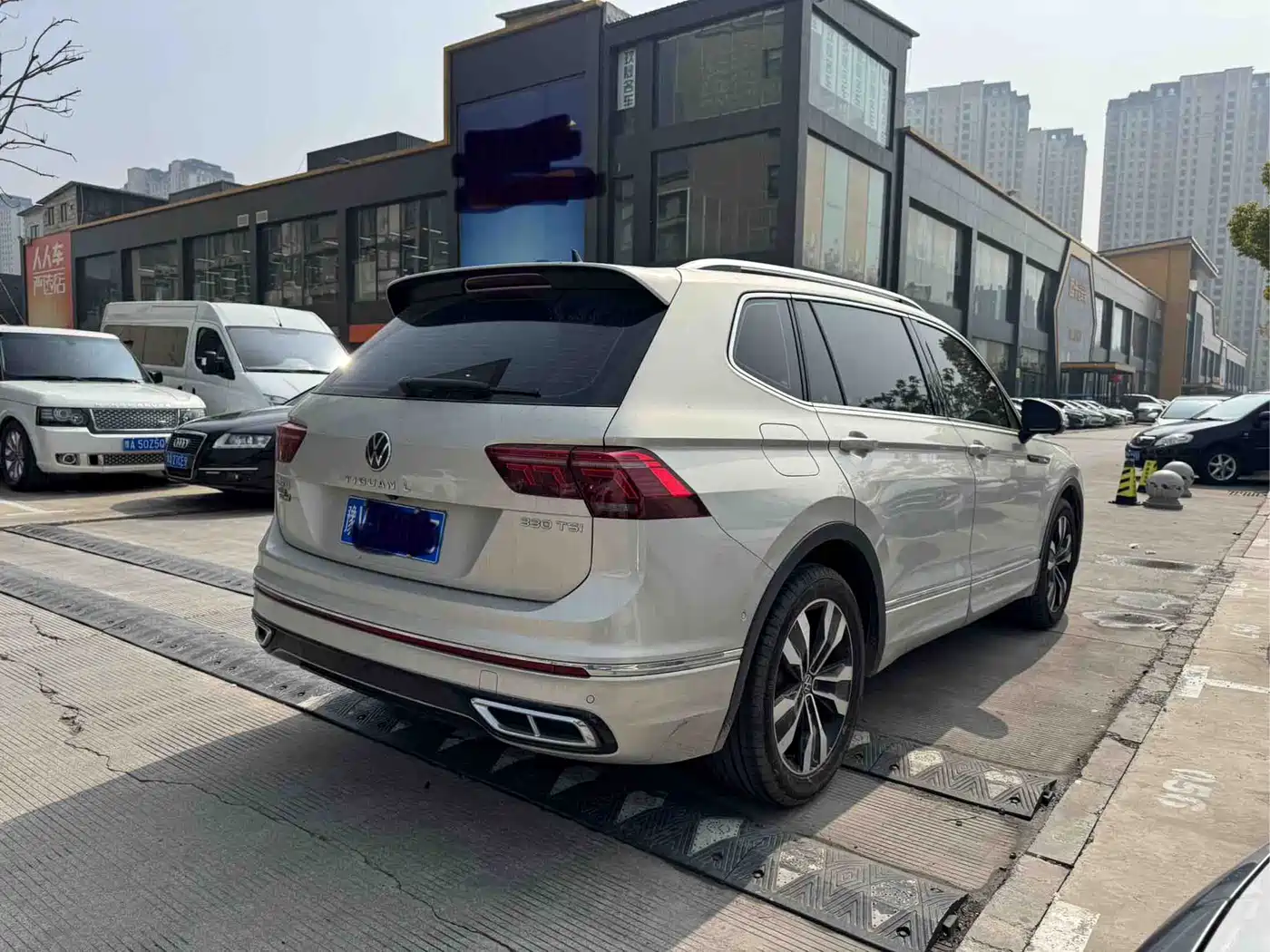 Volkswagen Tiguan L 2022 330TSI Auto 2WD R-Line Premium Edition фото 9