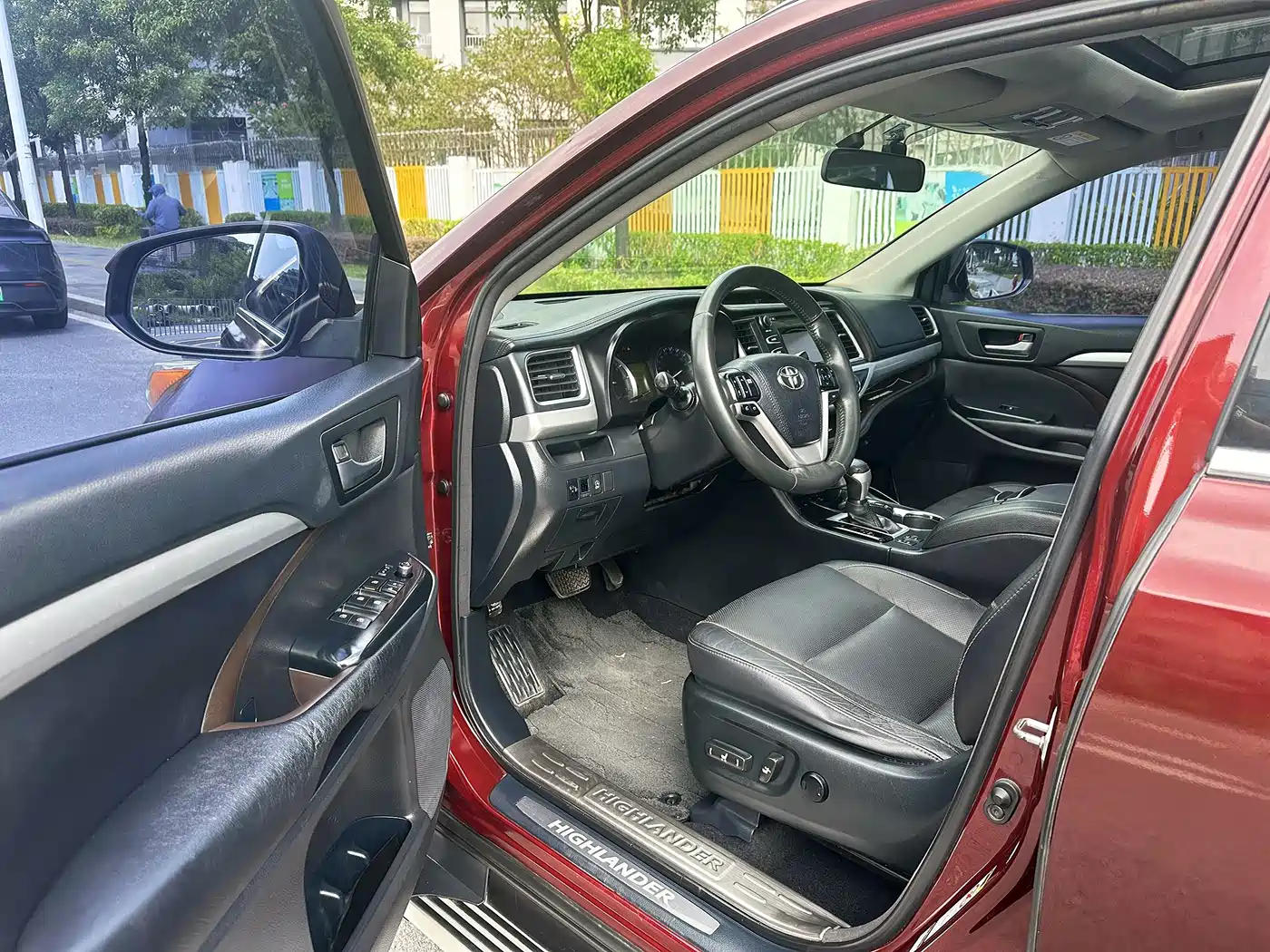 Photo 13 - Toyota Highlander