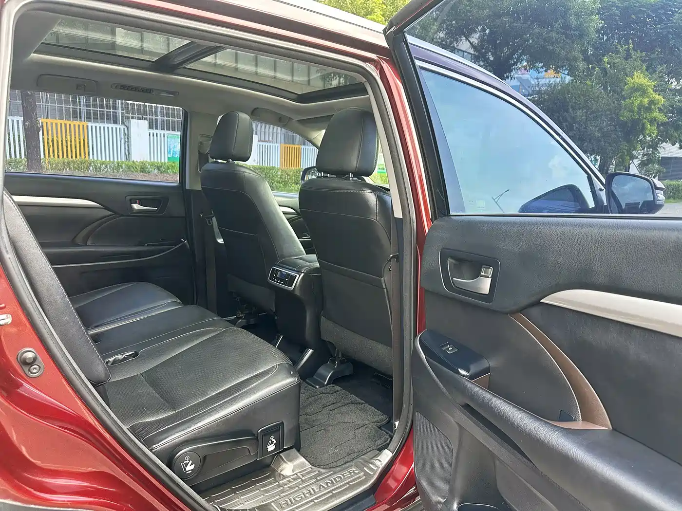 Photo 23 - Toyota Highlander