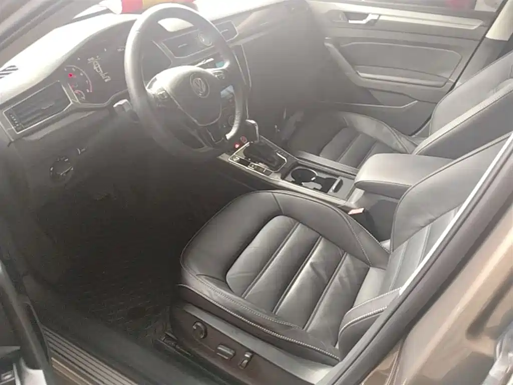 Volkswagen Passat 2017 280TSI DSG Prestige фото 15