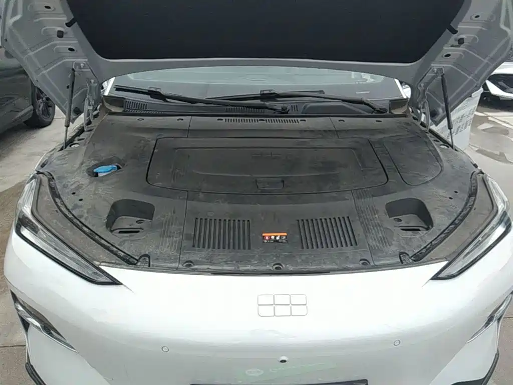 Geely Galaxy Galaxy E8 2025 700km Long Voyage Smart Drive Edition фото 20