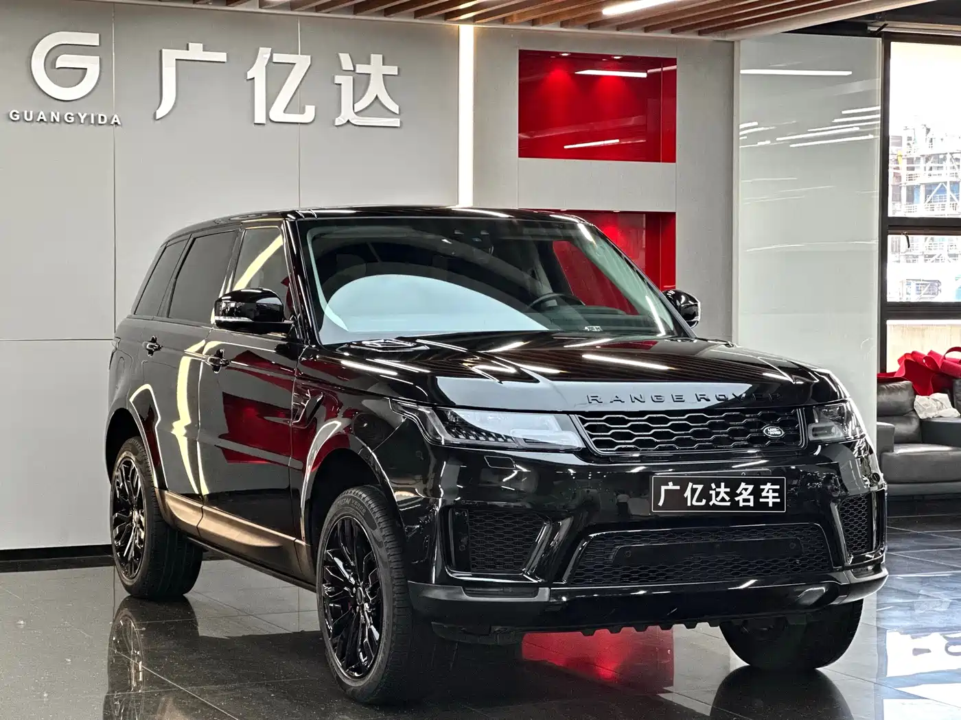 Land Rover Range Rover Sport 2019 3.0 SC V6 Special Edition фото 3