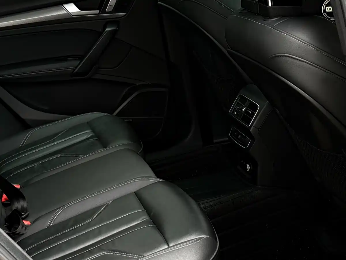Audi Q5L 2023 45T Luxury Dynamic фото 7