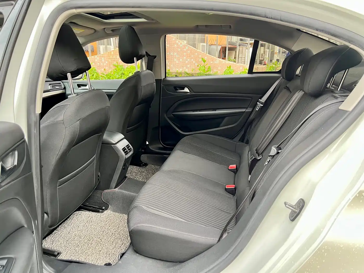 Peugeot 408 2015 Model 1.2T Automatic Luxury Edition фото 8