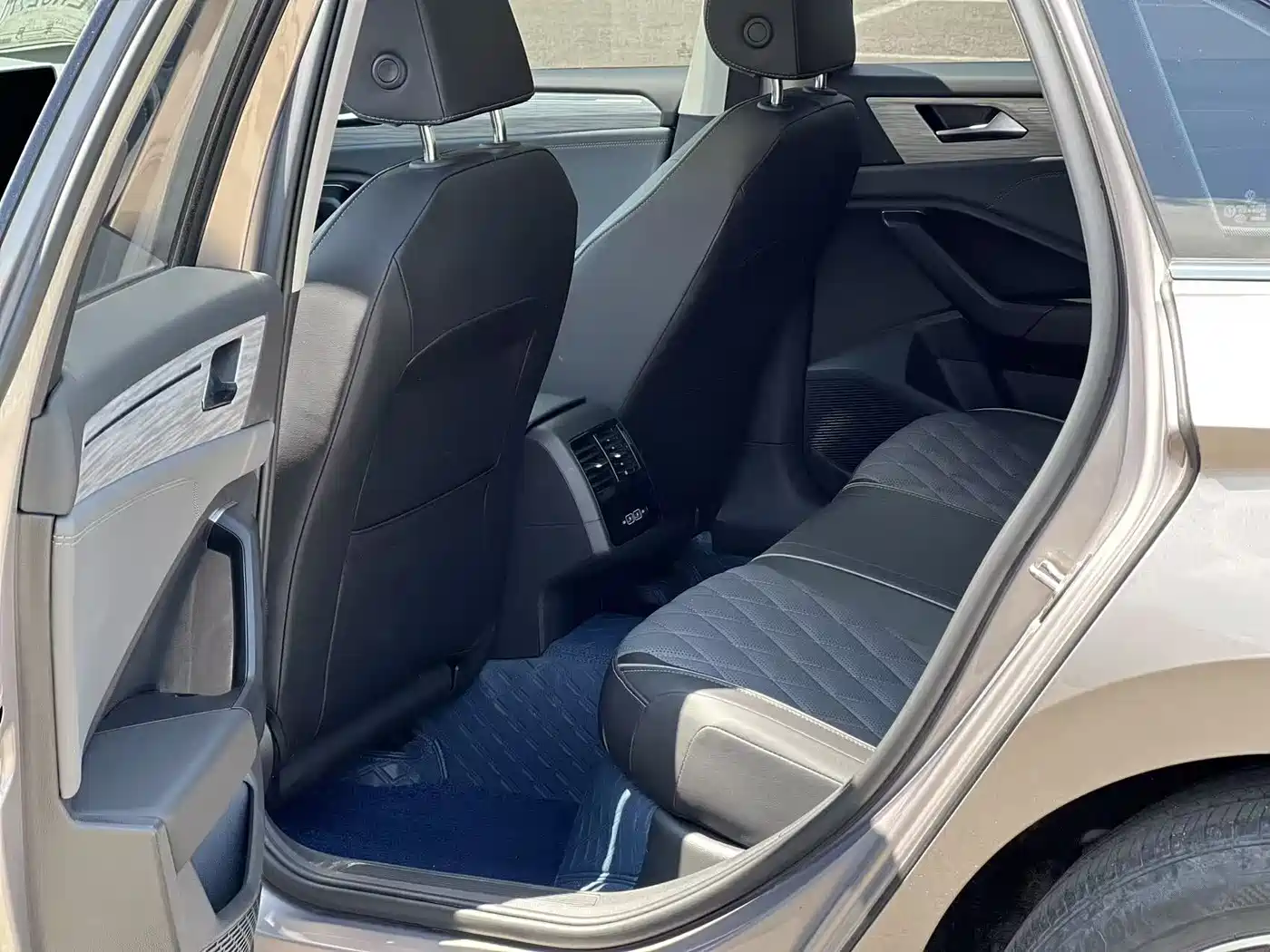 Volkswagen Sagitar 2023 280TSI DSG Surpass Plus Edition фото 5
