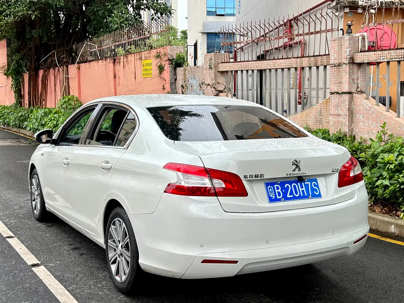 Peugeot 408 2015 Model 1.2T Automatic Luxury Edition фото 5