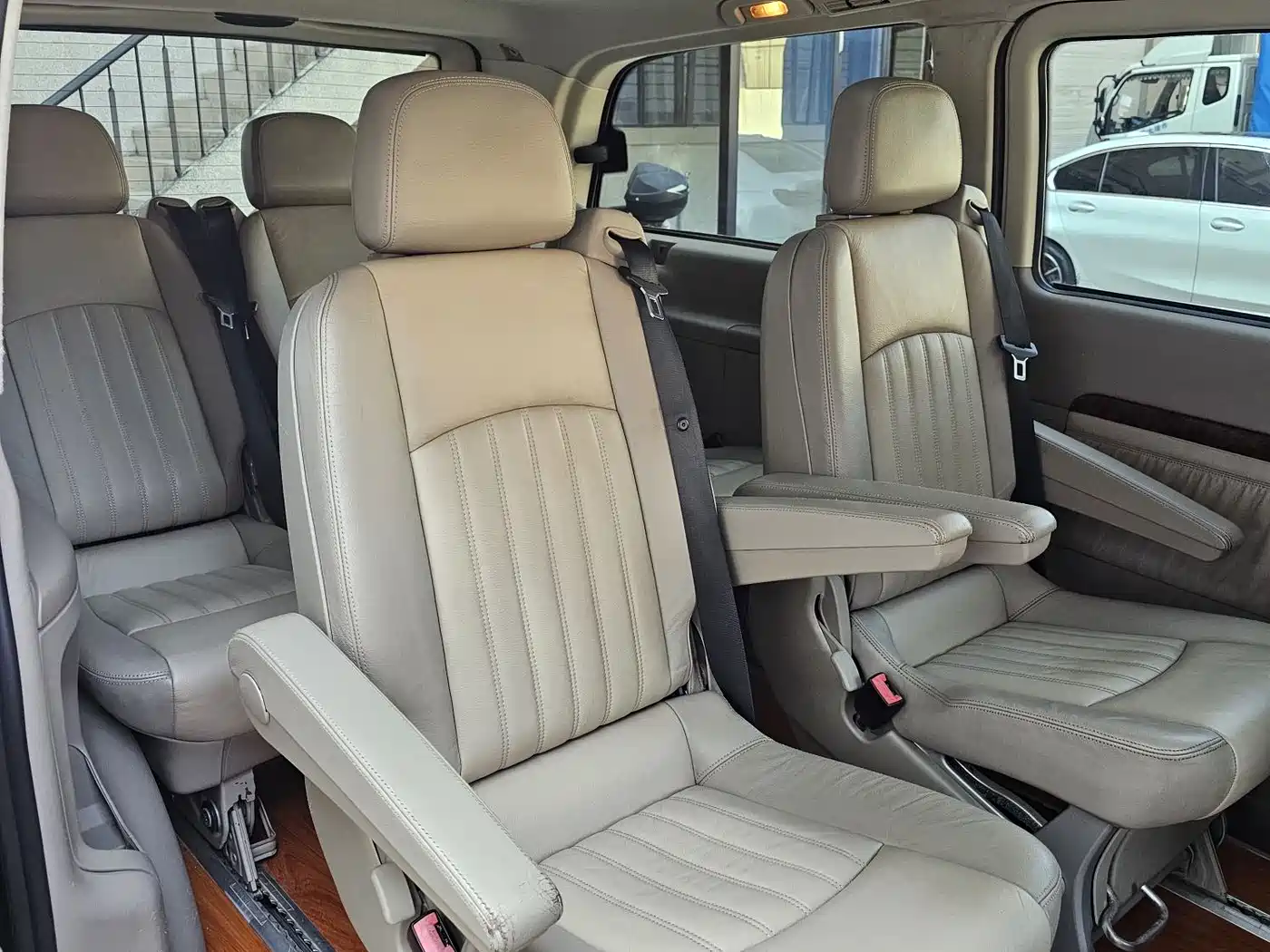 Mercedes-Benz Viano 2011 2.5L Limited Edition фото 5