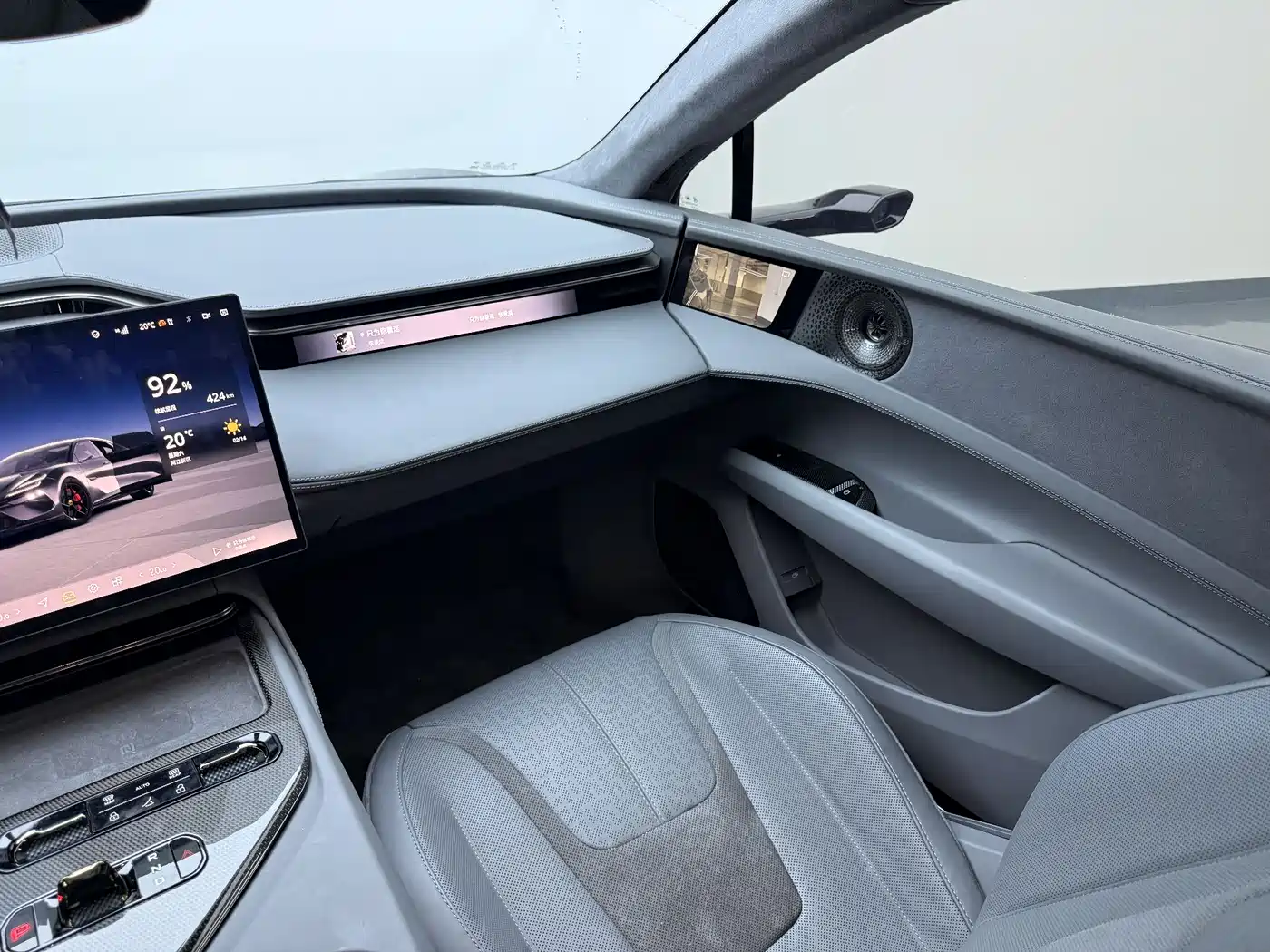 LOTUS SPORTS CAR EMEYA FLOWERS